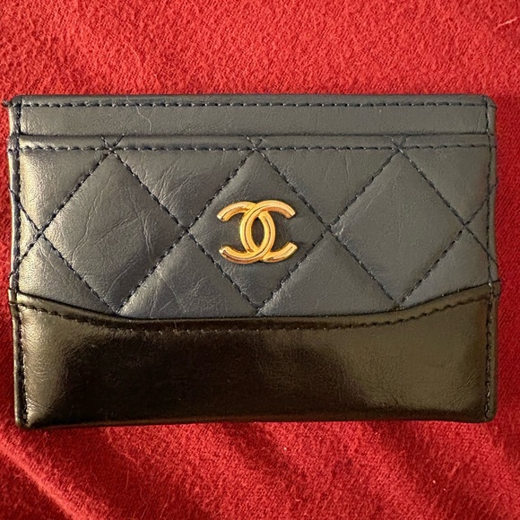 CHANEL Quilted Navy and Black Card Holder - Picture 1 of 5